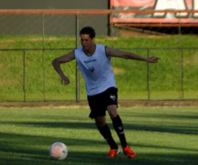 Volante sonha com acesso do Atlético-GO em 2014