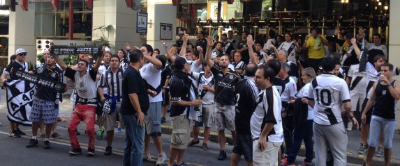 Edgard Soares:  VAI MACACA, QUE A BOLA É TUA!