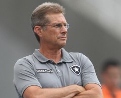Paulistão: Santos confirma a contratação de treinador campeão mundial
