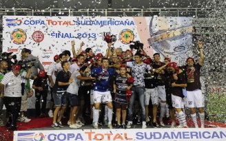 Após Sul-Americana, Lanús quer o título argentino