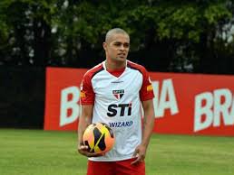 Contra vontade da diretoria, atacante deixa o São Paulo