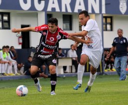 Catarinense: Lateral quer 2014 diferente com a camisa do Joinville