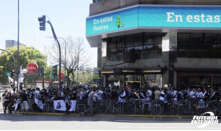 Briga e ônibus apedrejados marcam epopeia da torcida da Ponte