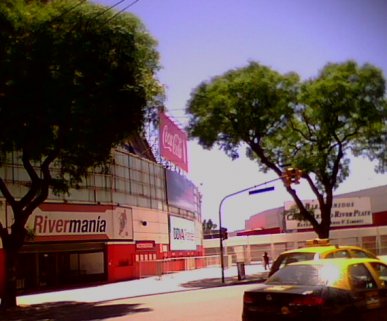 Ídolo argentino, Passarella vive pesadelo como presidente do River