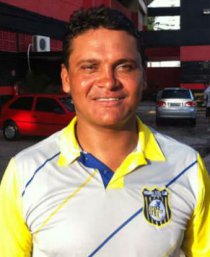 Pernambucano: Central demite técnico e ‘rouba’ comandante de rival