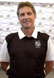 Oficial! Ex-técnico do Botafogo assina por 1 ano com o Santos