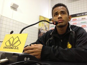 Palmeiras tenta acerto com laterais de Criciúma e Fluminense