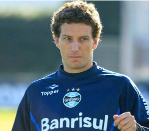 Troca-troca? Grêmio admite negociação de Elano por jogadores do Palmeiras