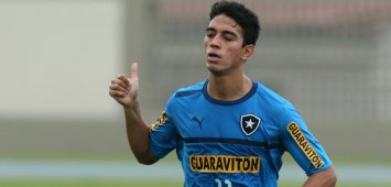 Baiano: Vitória fecha com volante do Botafogo e zagueiro da Chapecoense