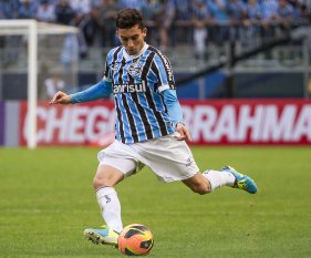 Melhor da posição no Brasileirão, jogador do Grêmio recebe proposta do Galatasaray