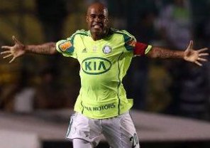 Time catarinense sonha com Marcos Assunção para 2014