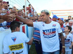 Cearense: Com duas mil pessoas, Fortaleza apresenta Marcelinho Paraíba