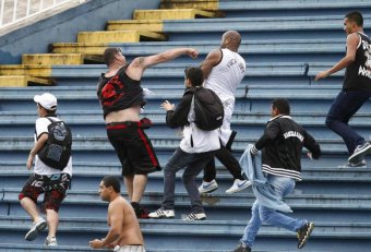 Cerco fechado! Vascaínos e atleticanos são presos em operação policial