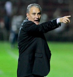 Mineiro: Com Cuca de saída, Atlético sonda multicampeão pelo Corinthians