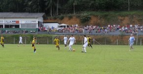 Volante do Corinthians promove jogo beneficente no interior catarinense