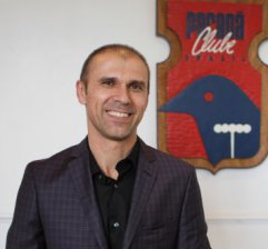 Paranaense: Quem? Paraná contrata ilustre desconhecido como treinador