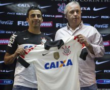 Fora do Corinthians, volante está perto de retornar ao futebol chileno