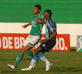 Gaúcho: Internacional contrata ex-zagueiro do rival