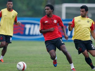Carioca: Volante do Flamengo entra com ação na Justiça para deixar o clube
