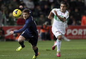 ESPANHOL: Com um mais, Málaga vence fora e reage