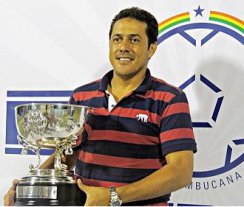 Ex-atacante do Palmeiras, técnico emergente, assume time no interior do Ceará