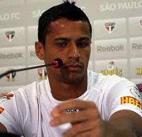 Paulistão: Santos negocia aumento para manter artilheiro em 2014