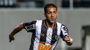 Na China, Cuca deve ter reforço de dois jogadores do Atlético-MG