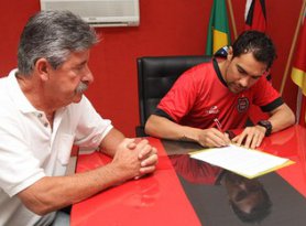 Gaúcho: Brasil de Pelotas surpreende e anuncia ex-volante de Botafogo e Coritiba