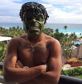 Tá Louco? Atacante do Corinthians posta foto com máscara verde e revolta torcida