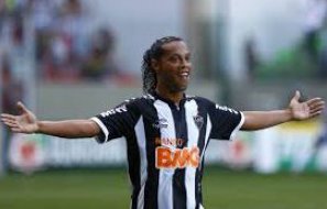 Mineiro: Ronaldinho deve renovar com o Atlético só em janeiro