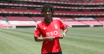 Encostado, lateral do São Paulo pode parar em time da Série B