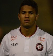 Atlético-PR chama Flamengo de “antiético” e acusa rival de “aliciamento” no Caso Léo