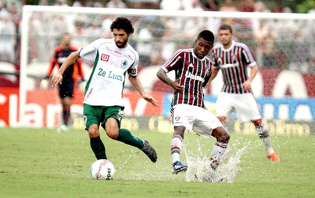 Baiano: Bahia contrata ex-meia do Atlético-PR e atacante “quase gol”