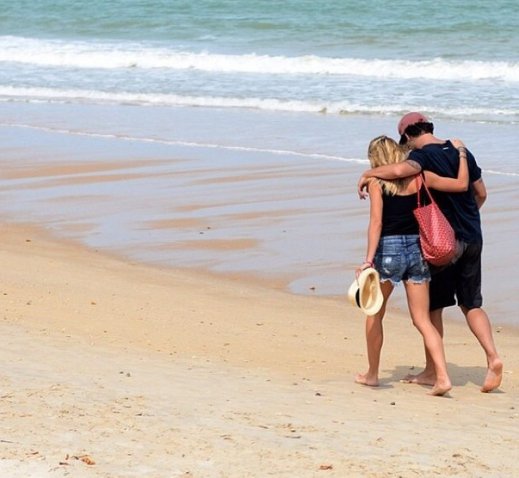 Atacante do Corinthians posta foto romântica ao lado da namorada