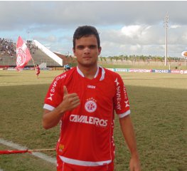 Paranaense: Lateral desejado pelo Corinthians pode parar no Coritiba