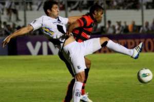 Após saída de Ferrón, Ponte está perto negociar outro zagueiro