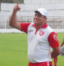 Mineiro: Léston Júnior comemora união e virada do ano ao lado de jogadores