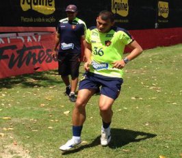 Copa do Nordeste: À espera do ‘Gordinho’, Sport renova com artilheiro