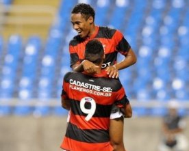 Ídolo de Timão e Ponte vai a Portugal e não descarta retorno ao Flamengo