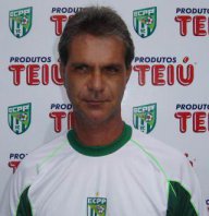 Treinador capota carro em Sergipe e assusta torcedores