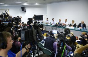 Estado de Schumacher é crítico e estável, diz hospital