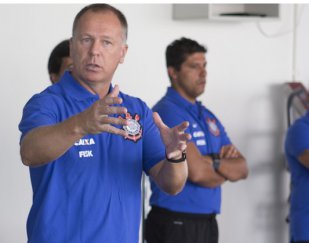 Mano quer Corinthians como referência e elogia legado