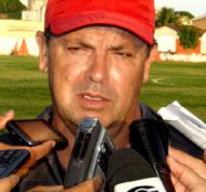 Goiano: Heriberto da Cunha coloca jogadores do Vila Nova para trabalhar