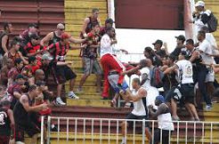 Torcedores entram na Justiça Comum e pedem permanência do Vasco na Série A