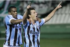 Carioca: De olho em Zé Roberto, Flamengo acerta com volante do Grêmio