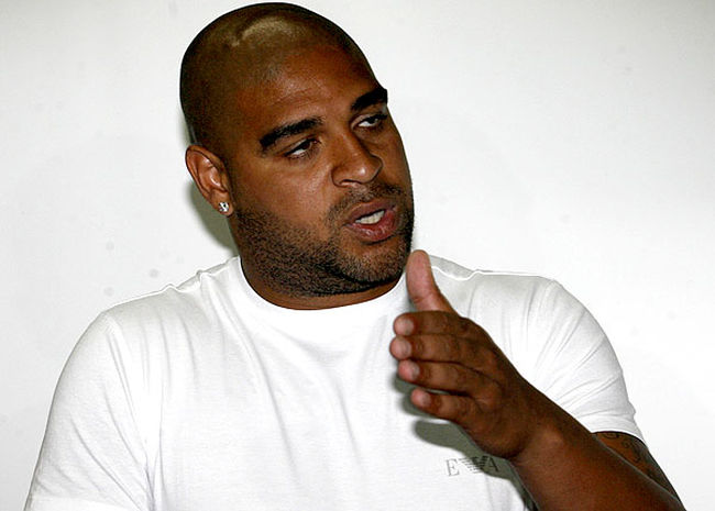 Atlético-PR pega documento de ex-Imperador para inscrevê-lo na Libertadores