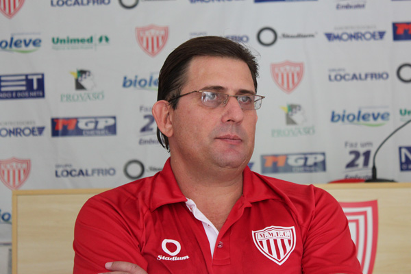 Após dar balão no Botafogo-SP, volante acerta com rival do Paulistão