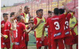 Copa SP: Atletas do Grêmio Osasco homenageiam presidente do clube
