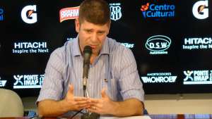 Ex-dirigente da Ponte Preta solta a lenha em Della Volpe e 