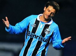 Ex-meia da Seleção confirma ida ao Fla e Grêmio anuncia reforço